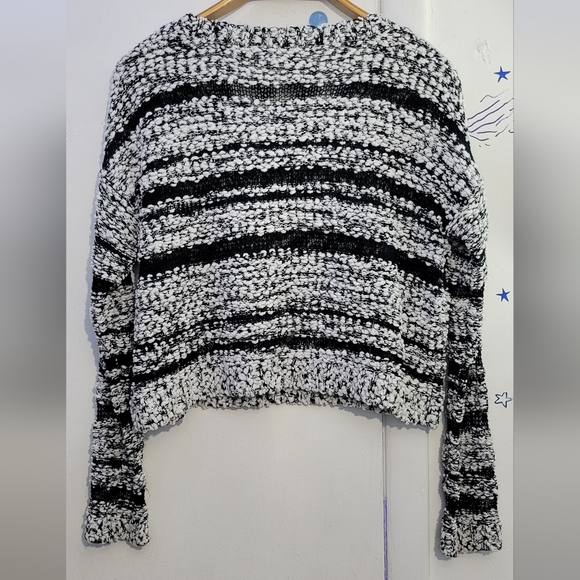 Collective Concepts Sweater Size Medium - Picture 3 of 3